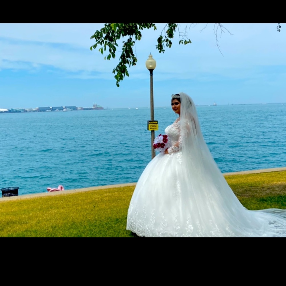 BEAUTIFUL WEDDING DRESS